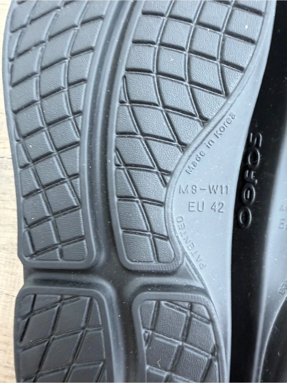 OOFOS Black Recovery Slide Sandals